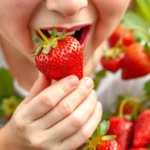 eating strawberries dream meaning